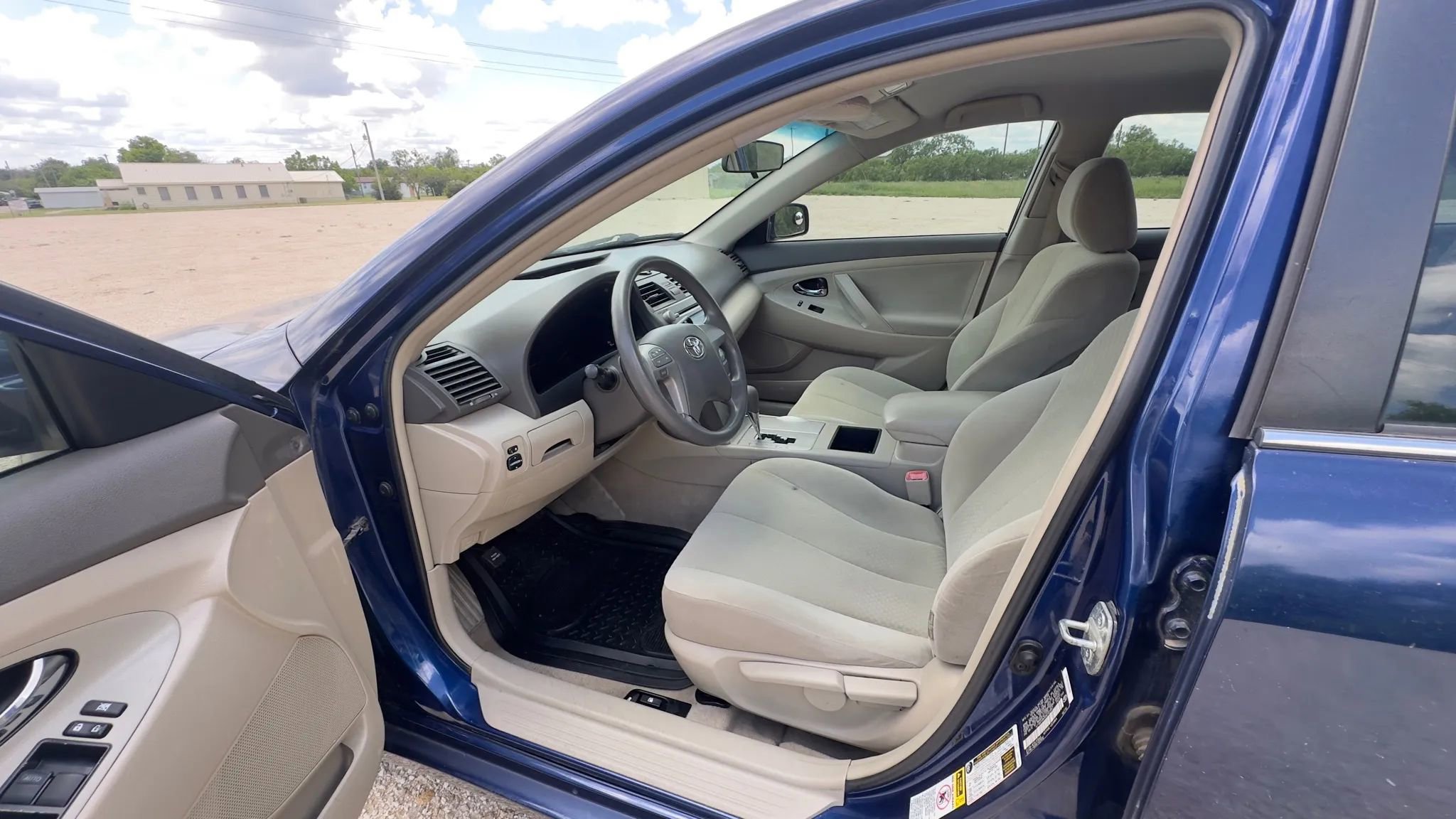 Used 2009 Toyota Camry LE FWD image 8