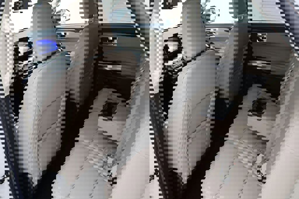 Used 2022 Ford Explorer XLT w/ Equipment Group 202A image 11