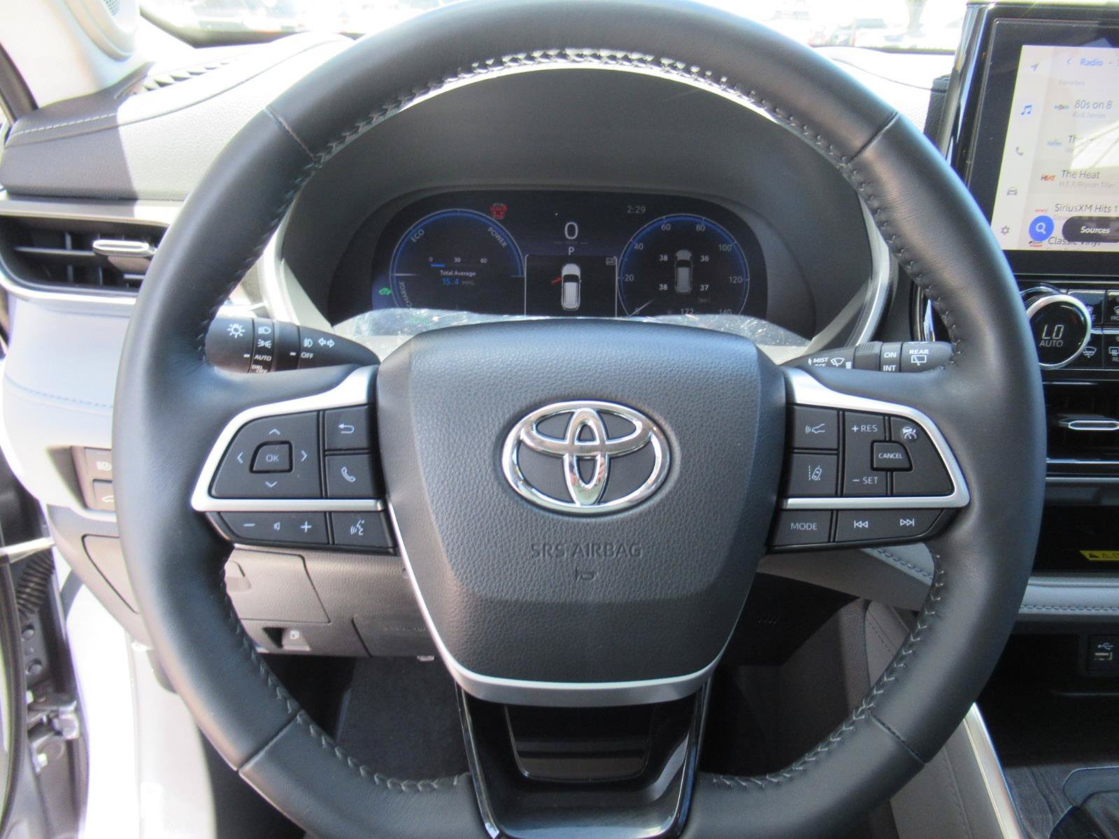Used 2023 Toyota Highlander Limited FWD image 24