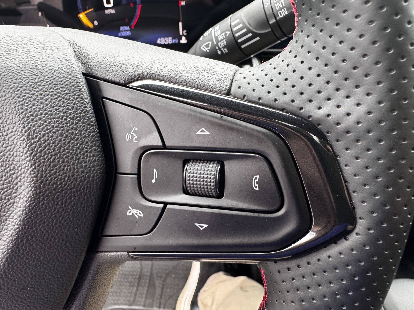 Used 2026 Chevrolet Trax RS w/ Sunroof Package FWD image 19