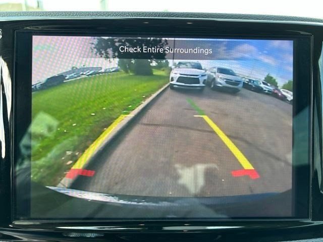 Used 2024 Chrysler Pacifica Limited FWD image 32