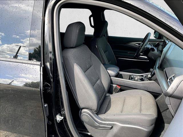 Used 2025 Chevrolet Traverse LT FWD image 9