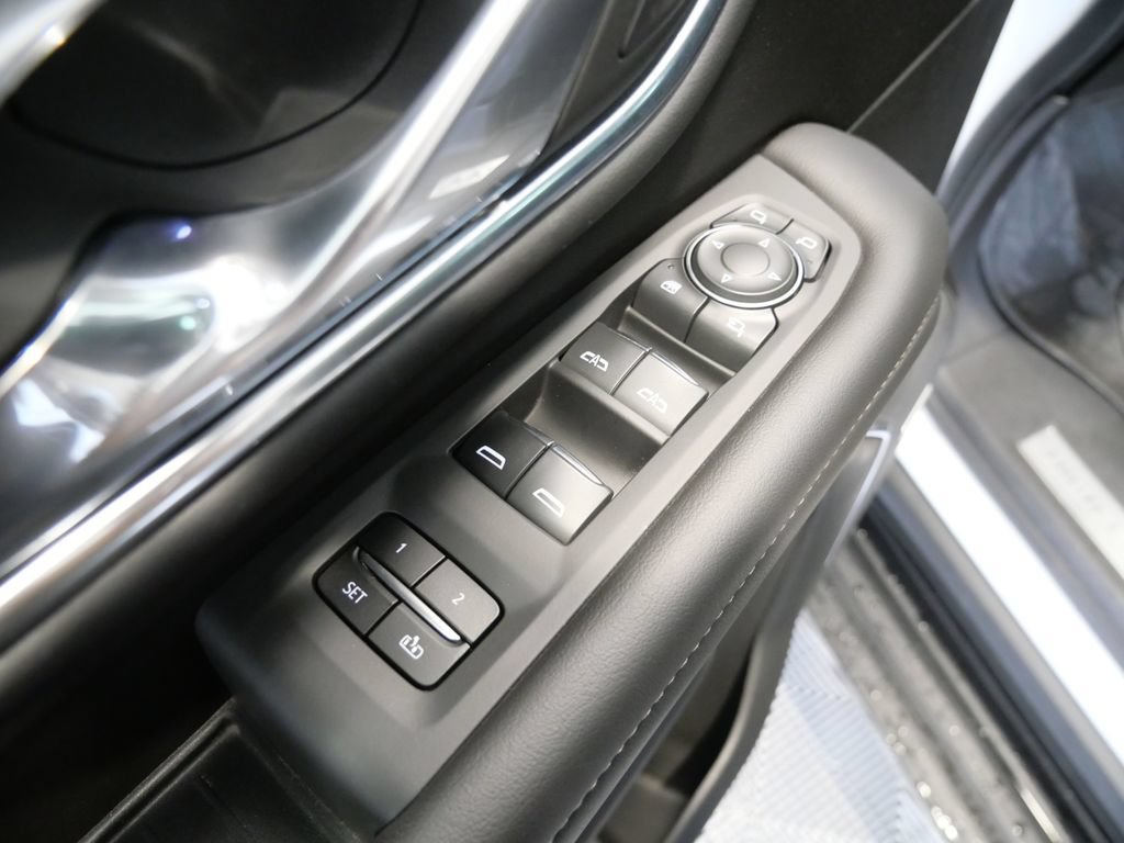Used 2023 Chevrolet Tahoe High Country AWD/4WD image 15