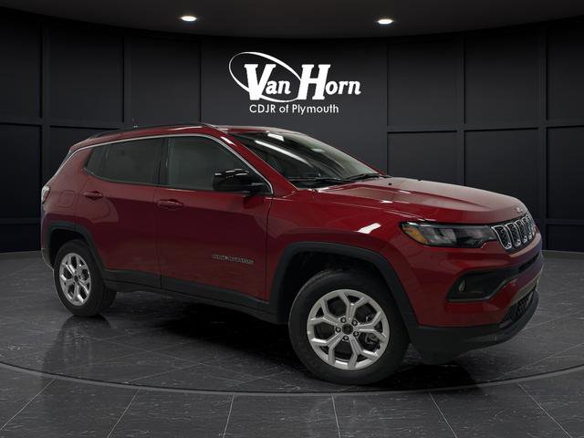 New 2025 Jeep Compass Latitude w/ Sun & Sound Group AWD/4WD image 39