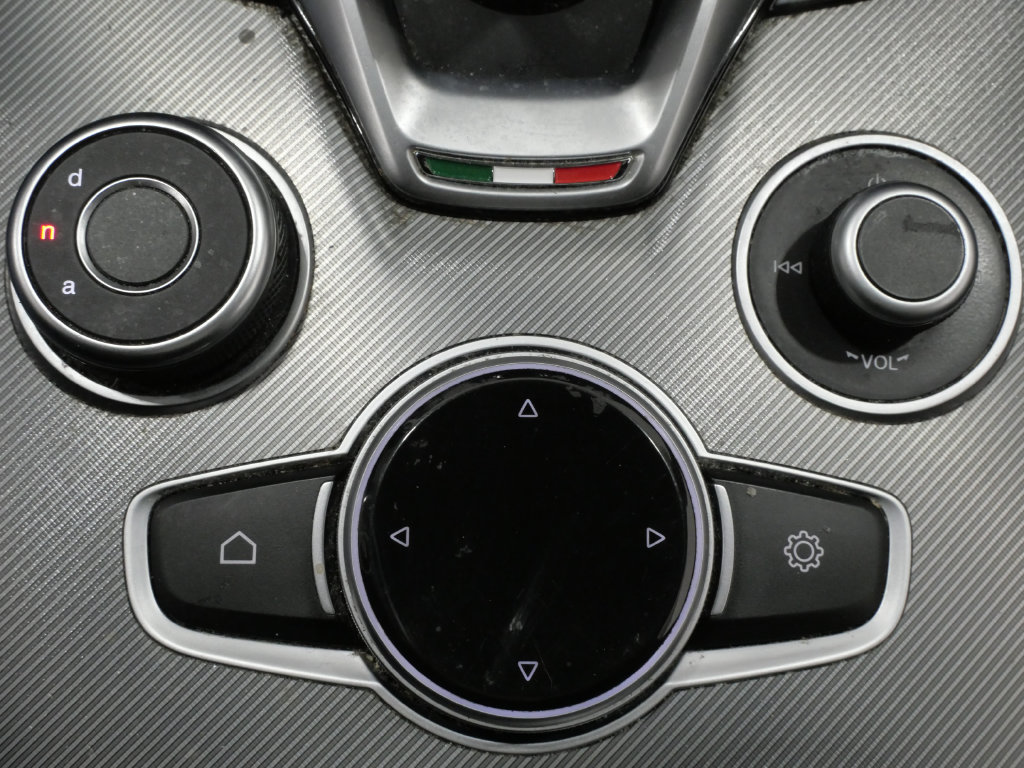 Used 2023 Alfa Romeo Stelvio Veloce AWD/4WD image 21