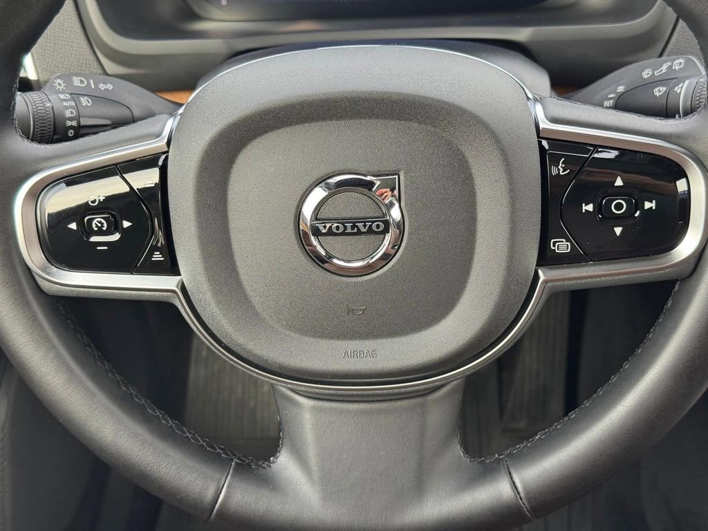 Certified 2025 Volvo XC90 B6 Plus w/ Protection Package image 13