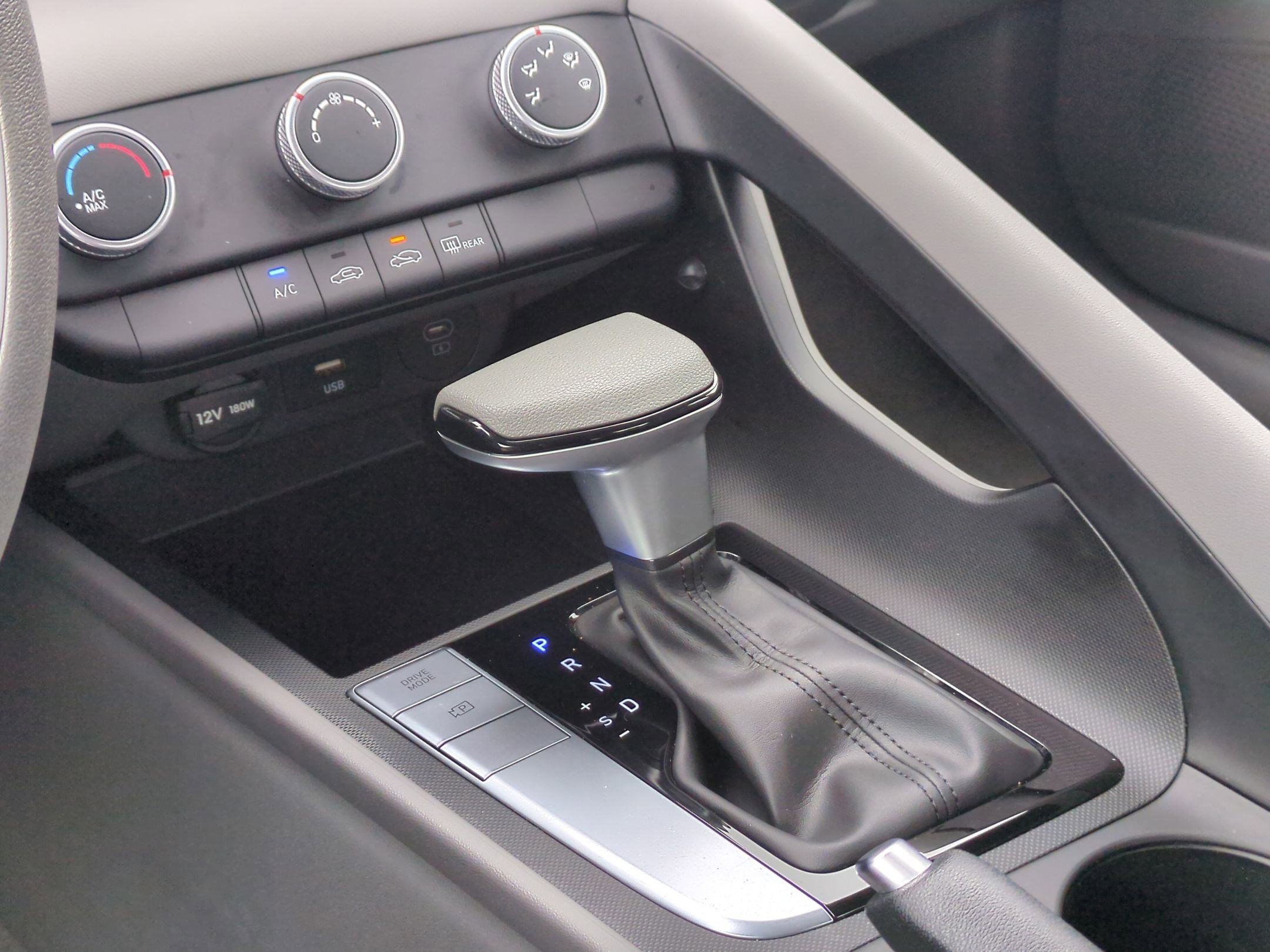 Certified 2024 Hyundai Elantra SE FWD image 9