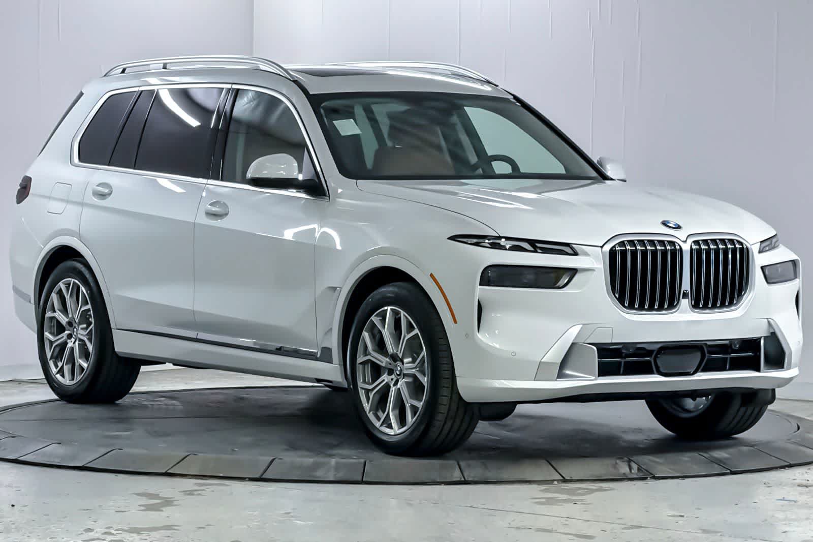Used 2026 BMW X7 xDrive40i AWD/4WD image 9