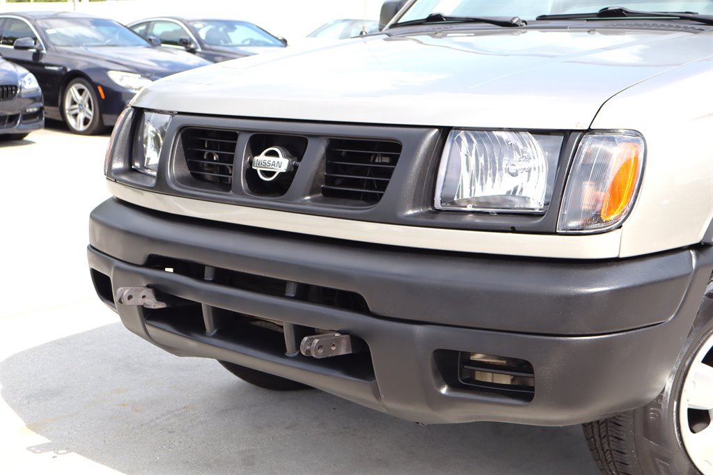 Used 2000 Nissan Frontier XE RWD image 10