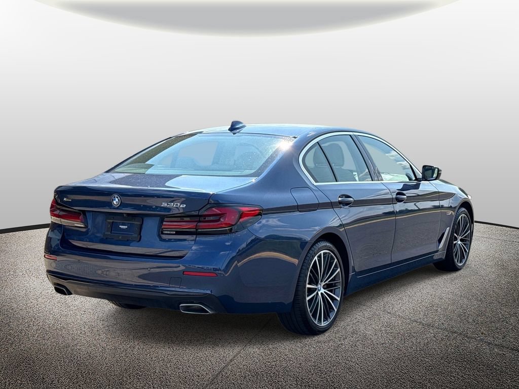 Used 2022 BMW 530e xDrive w/ Premium Package AWD/4WD image 2