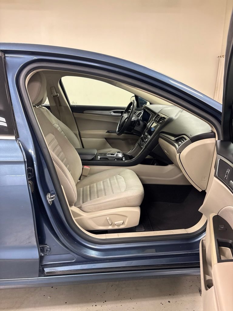Used 2019 Ford Fusion SE FWD image 21