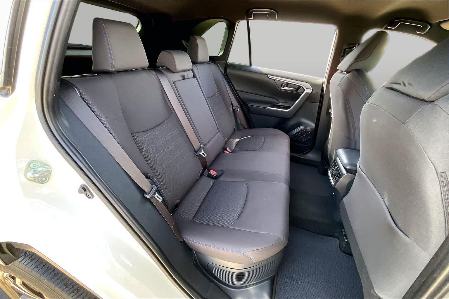 Used 2022 Toyota RAV4 SE AWD/4WD image 18