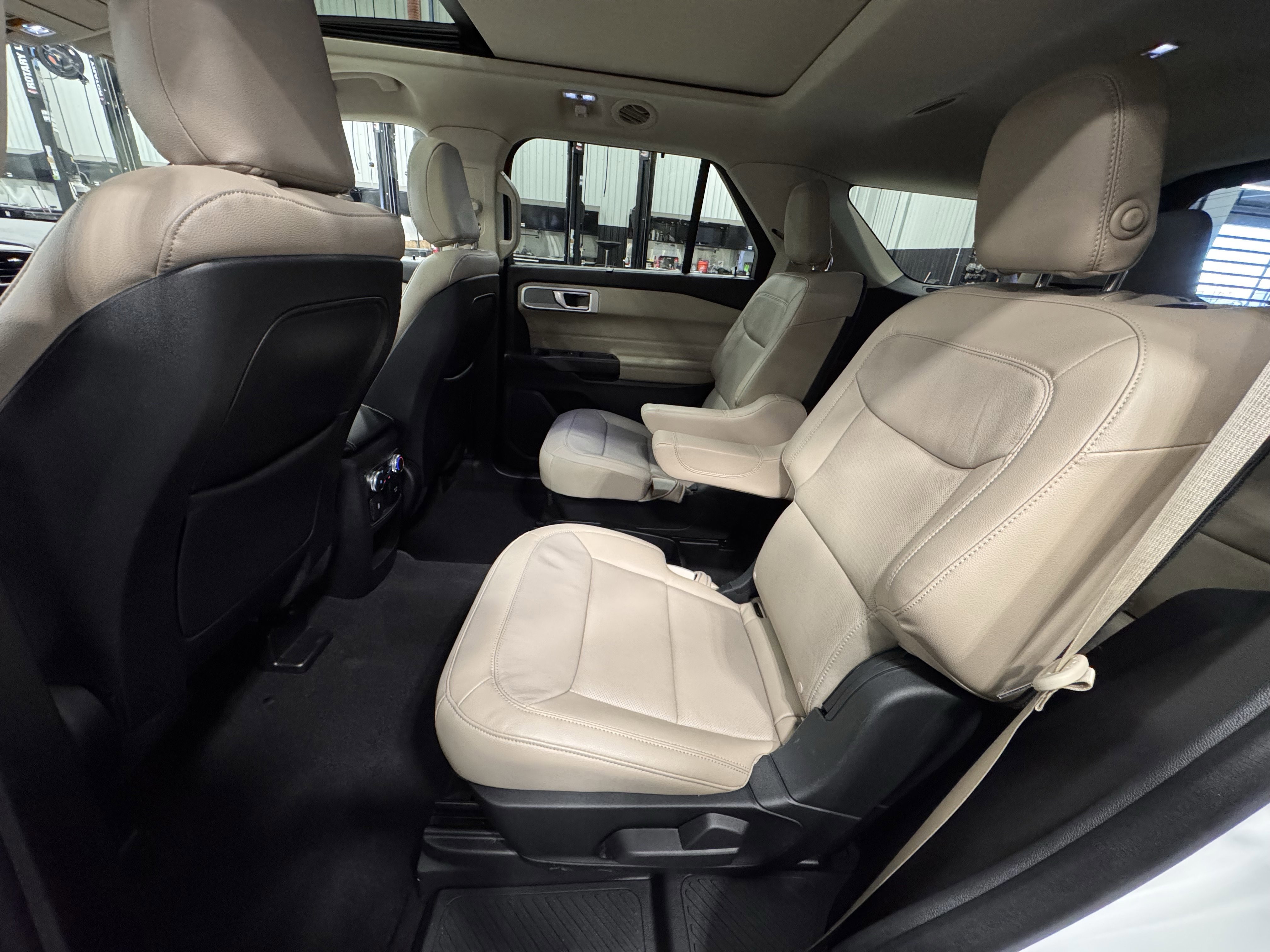 Used 2020 Ford Explorer Limited w/ Class III Trailer Tow Package image 21