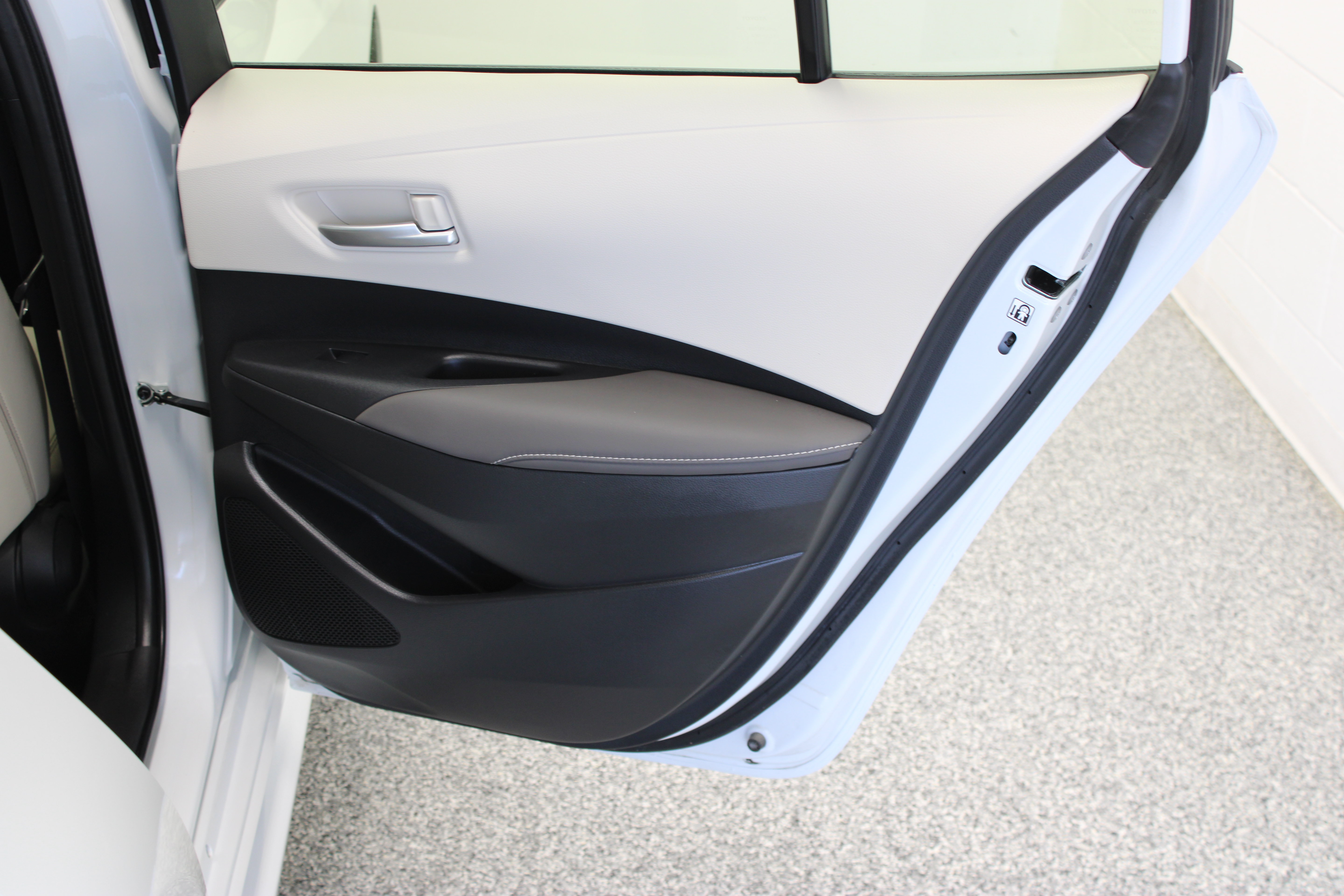 Used 2025 Toyota Corolla XLE FWD image 31
