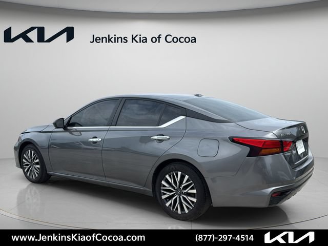 Used 2025 Nissan Altima 2.5 SV FWD image 8