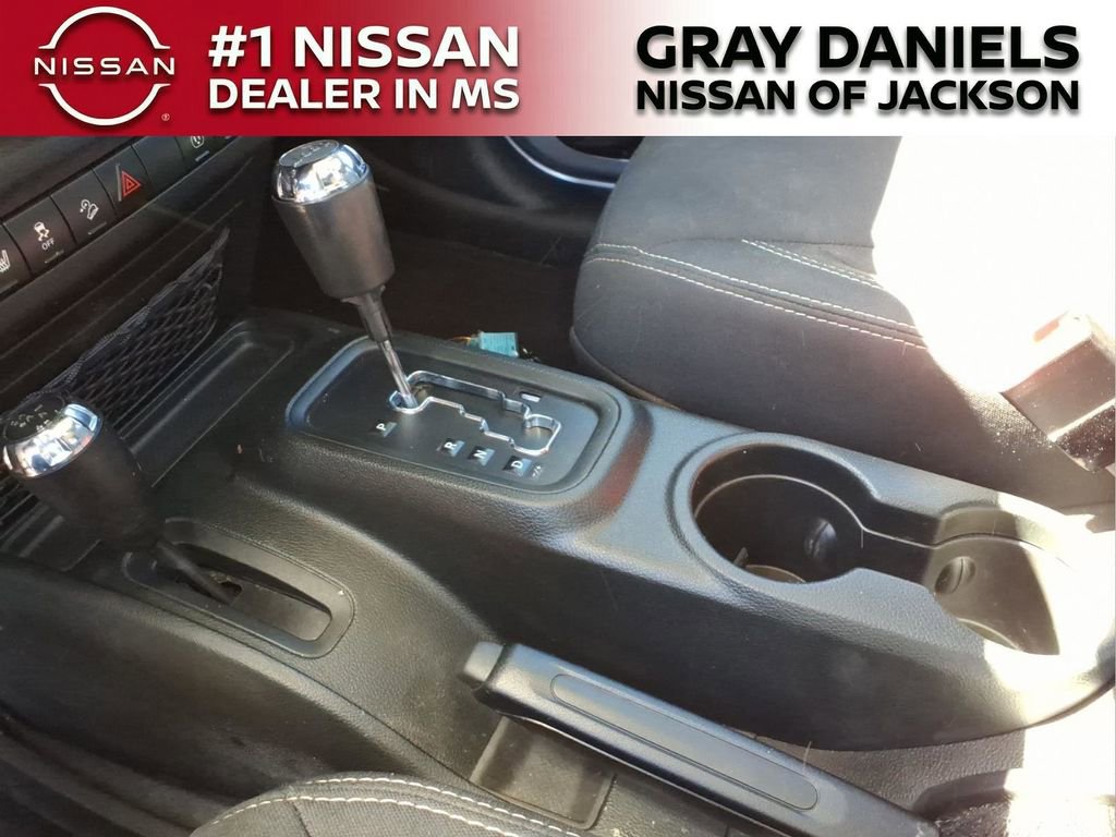 Used 2018 Jeep Wrangler Unlimited Sahara w/ Connectivity Group image 11