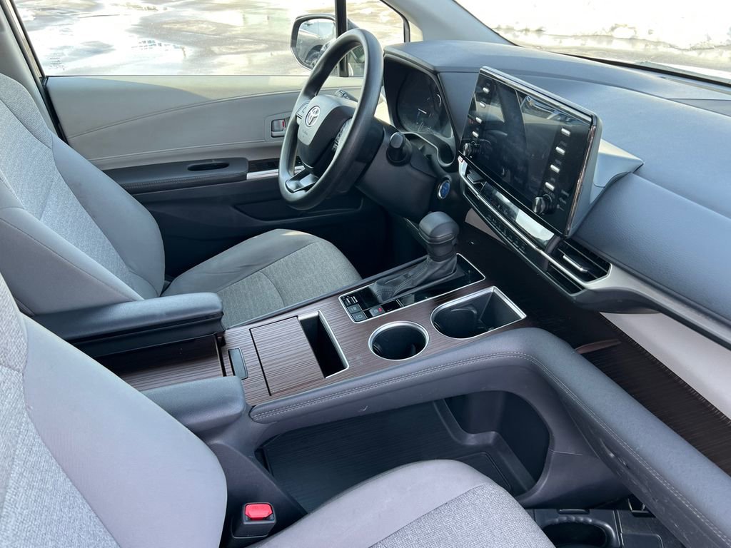 Used 2024 Toyota Sienna LE image 10