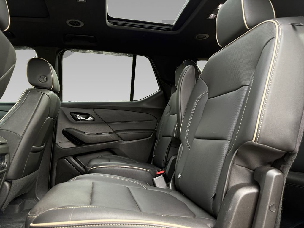 Used 2023 Chevrolet Traverse Premier w/ Redline Edition image 6