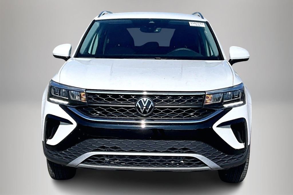 Used 2024 Volkswagen Taos SE image 3