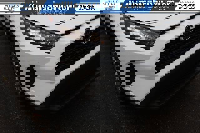 Used 2021 Toyota RAV4 LE image 11