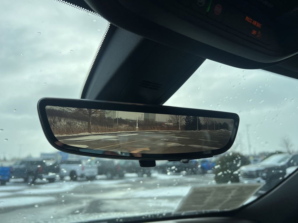 Used 2023 Chevrolet Traverse RS image 23