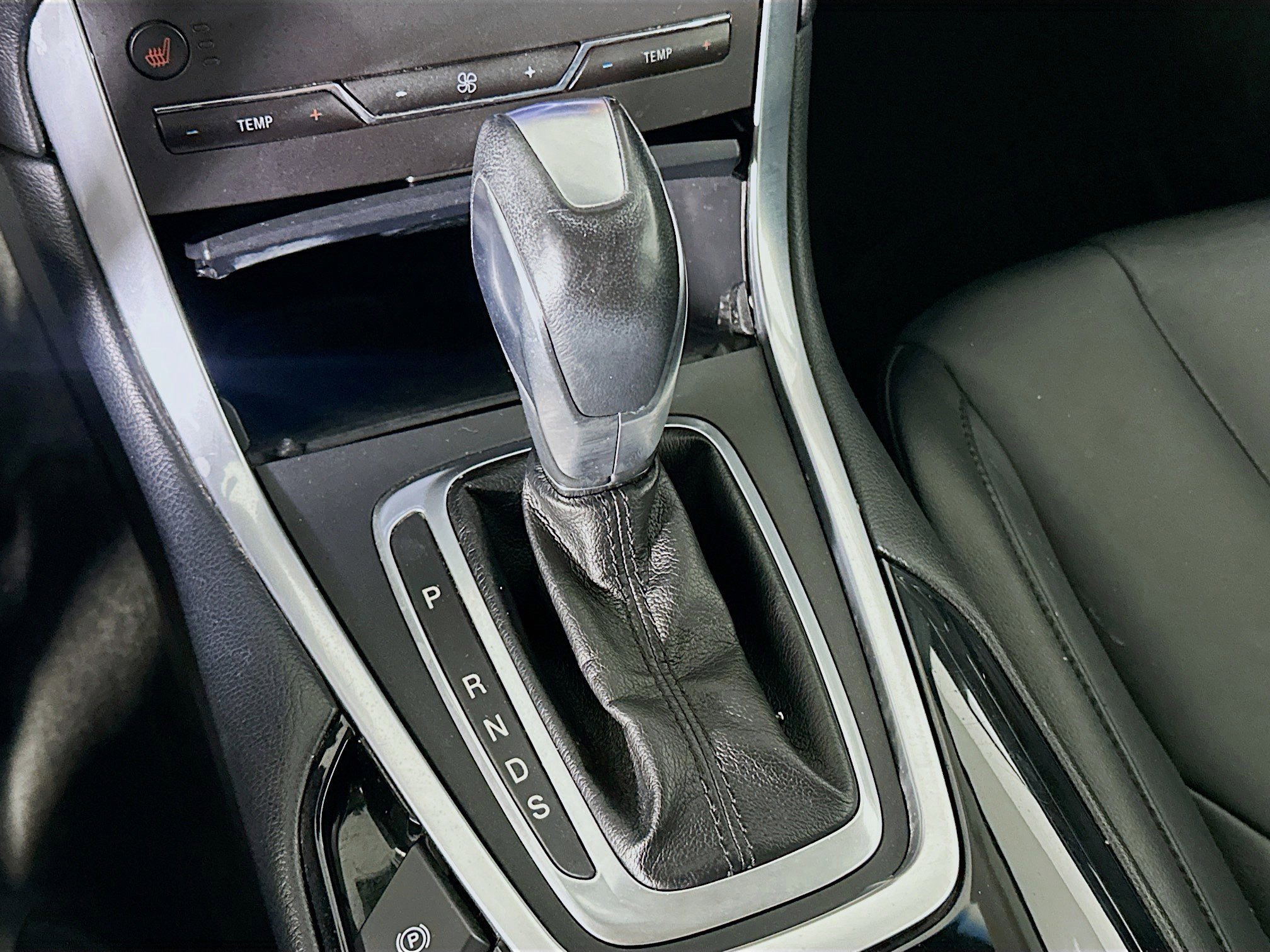 Used 2015 Ford Edge Titanium FWD image 25