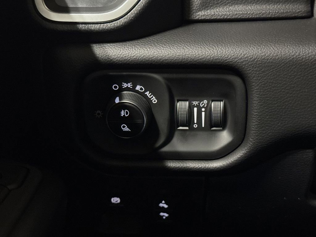 New 2026 RAM 1500 4x4 Crew Cab image 19