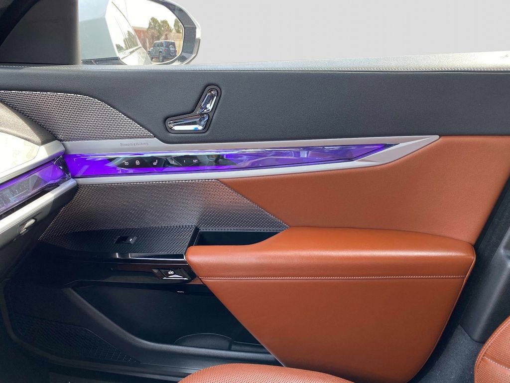 Used 2023 BMW 760i xDrive image 31