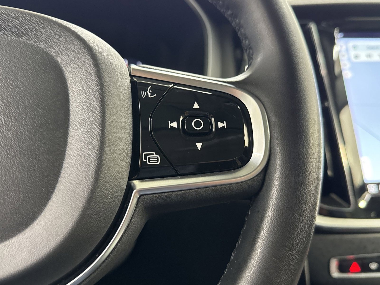 Used 2024 Volvo S60 B5 Plus image 36