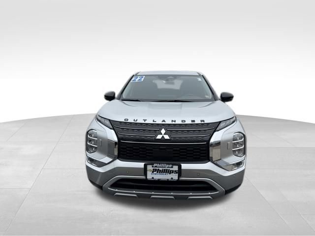 Used 2022 Mitsubishi Outlander SE image 2
