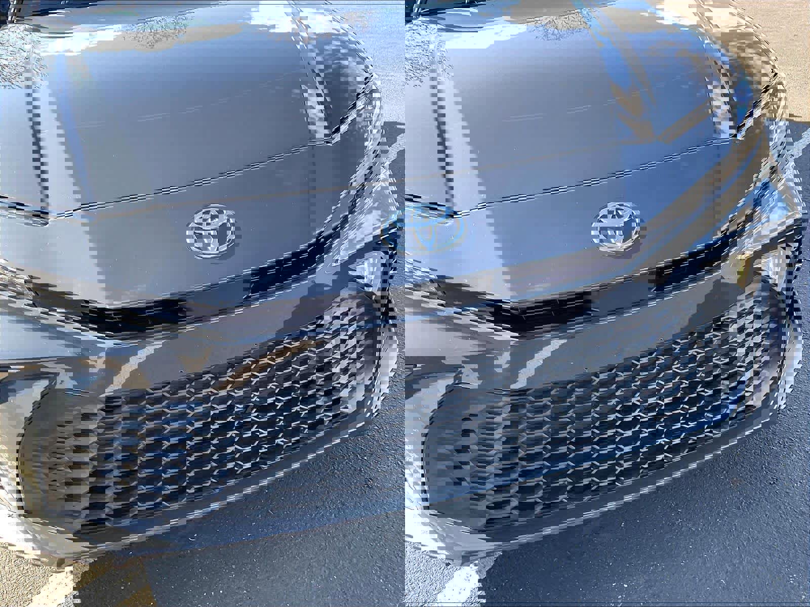 Used 2025 Toyota Camry SE image 33