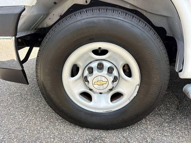 Used 2024 Chevrolet Express 2500 w/ Driver Convenience Package RWD image 6
