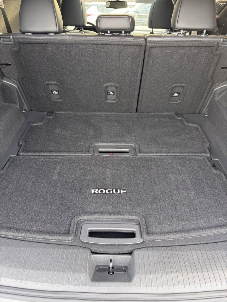 Used 2025 Nissan Rogue Platinum w/ Platinum Premium Package image 14