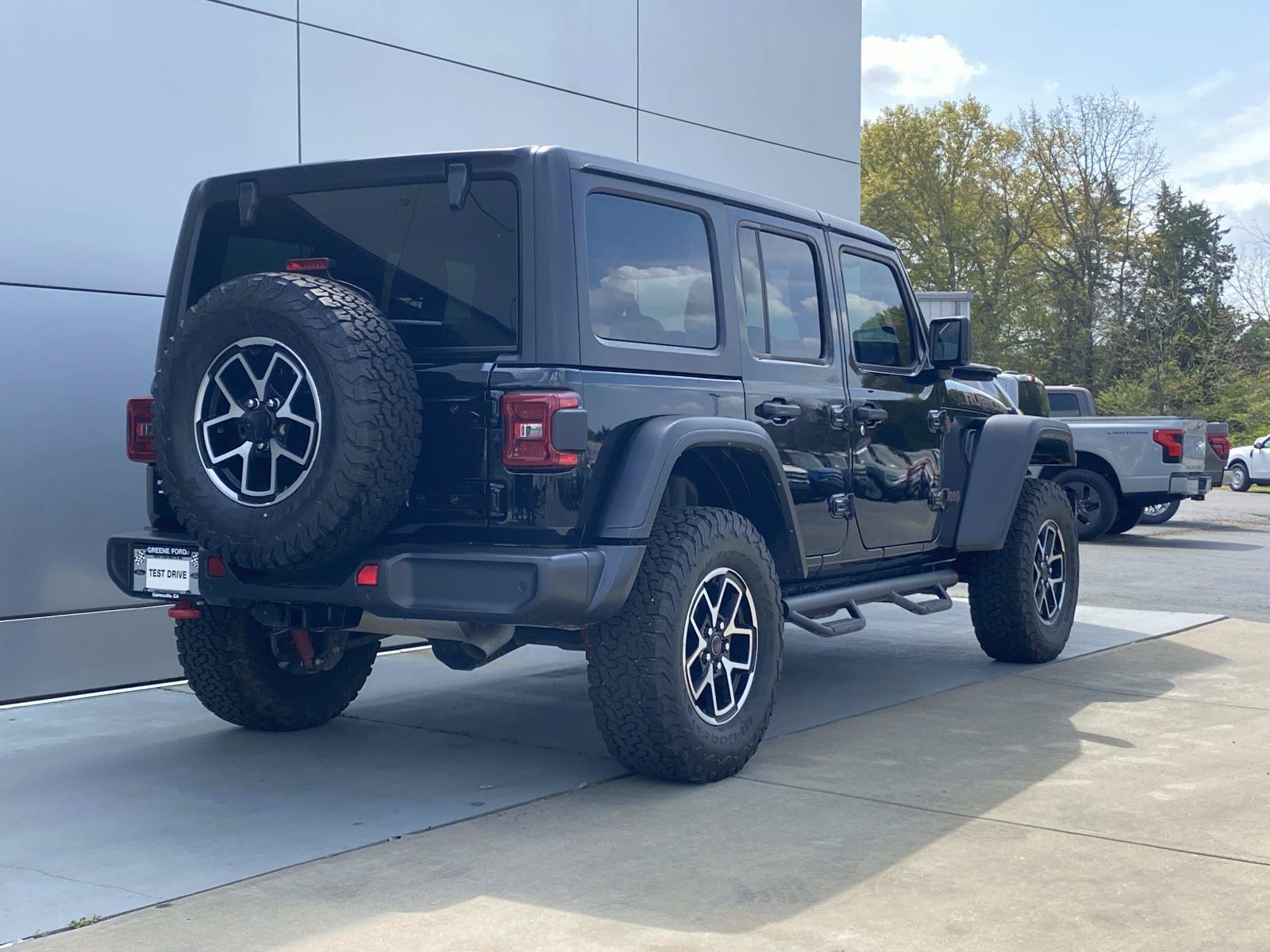 Used 2024 Jeep Wrangler Unlimited Rubicon w/ Technology Group AWD/4WD image 4