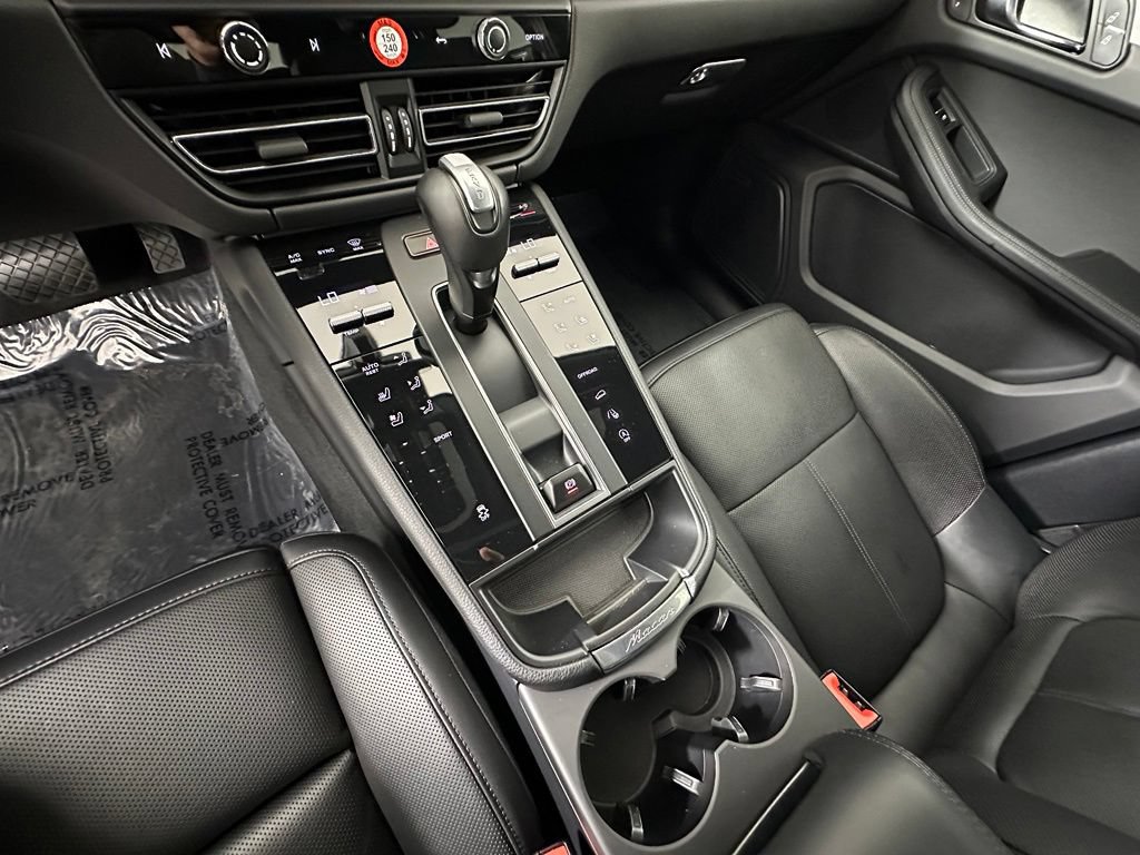 Certified 2025 Porsche Macan w/ Premium Package Plus AWD/4WD image 35