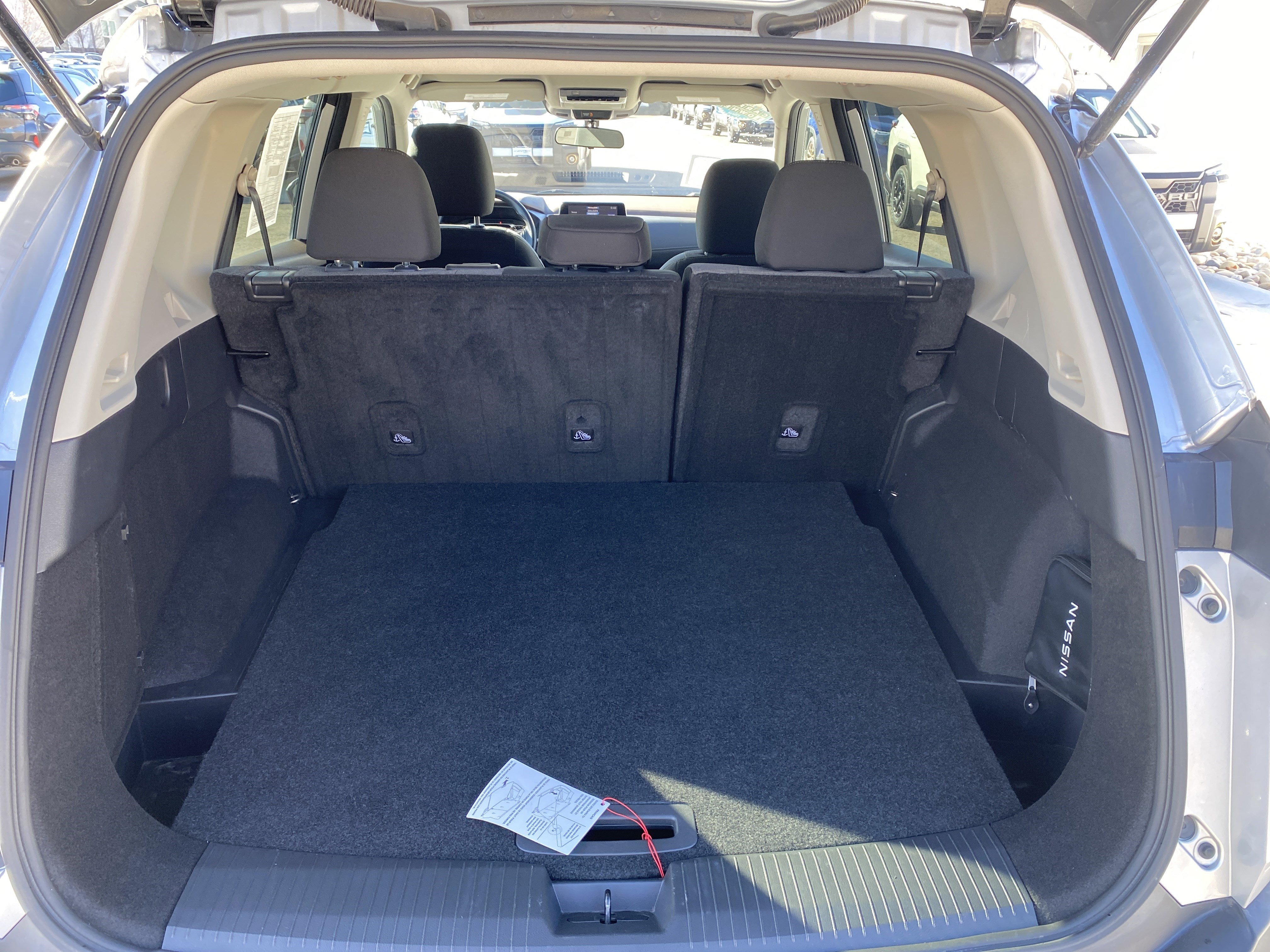 Used 2023 Nissan Rogue SV image 35