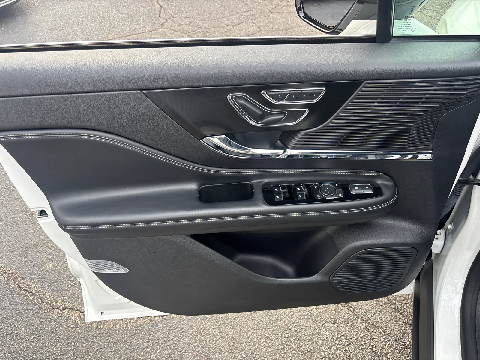 Certified 2022 Lincoln Corsair FWD image 11