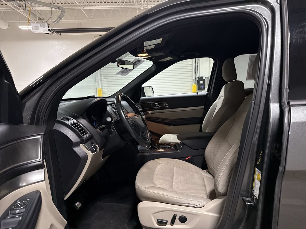 Used 2019 Ford Explorer XLT AWD/4WD image 19