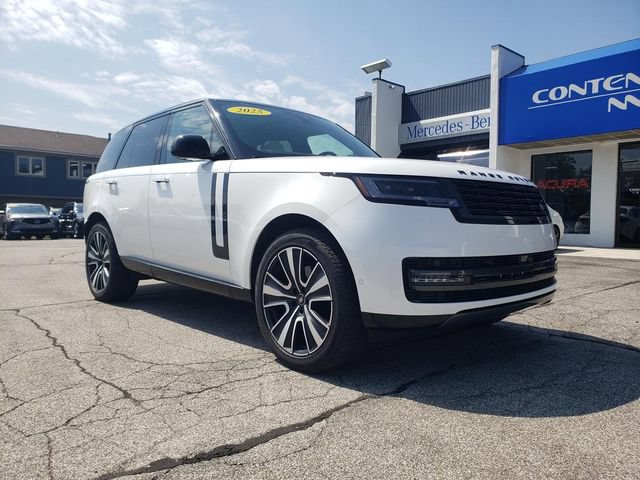 Used 2025 Land Rover Range Rover SE AWD/4WD image 2