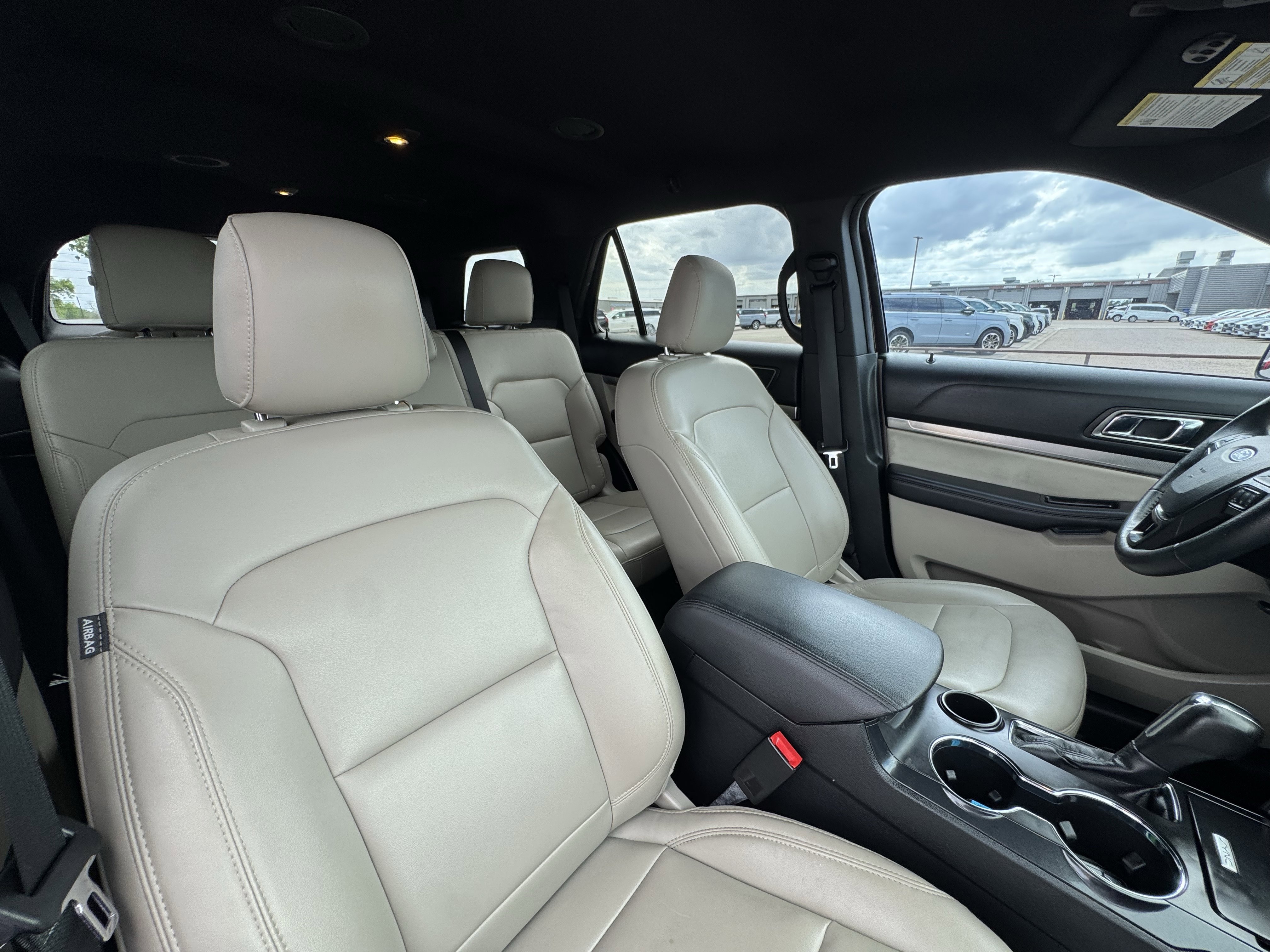 Used 2019 Ford Explorer XLT w/ Equipment Group 202A FWD image 22