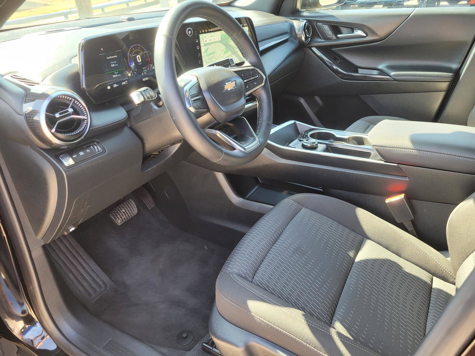 Used 2026 Chevrolet Equinox LT AWD/4WD image 2