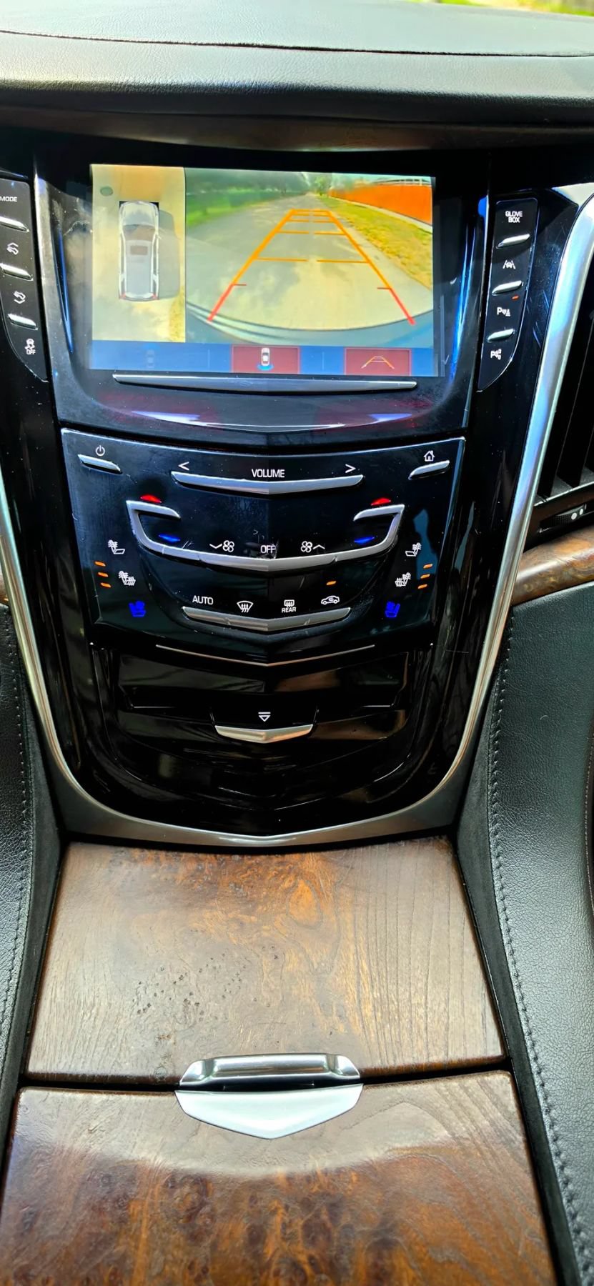 Used 2017 Cadillac Escalade ESV Luxury AWD/4WD image 6