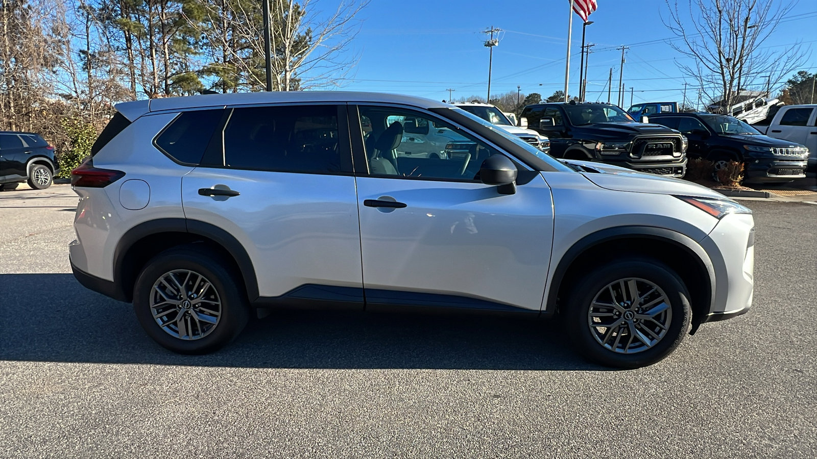 Used 2024 Nissan Rogue S image 7