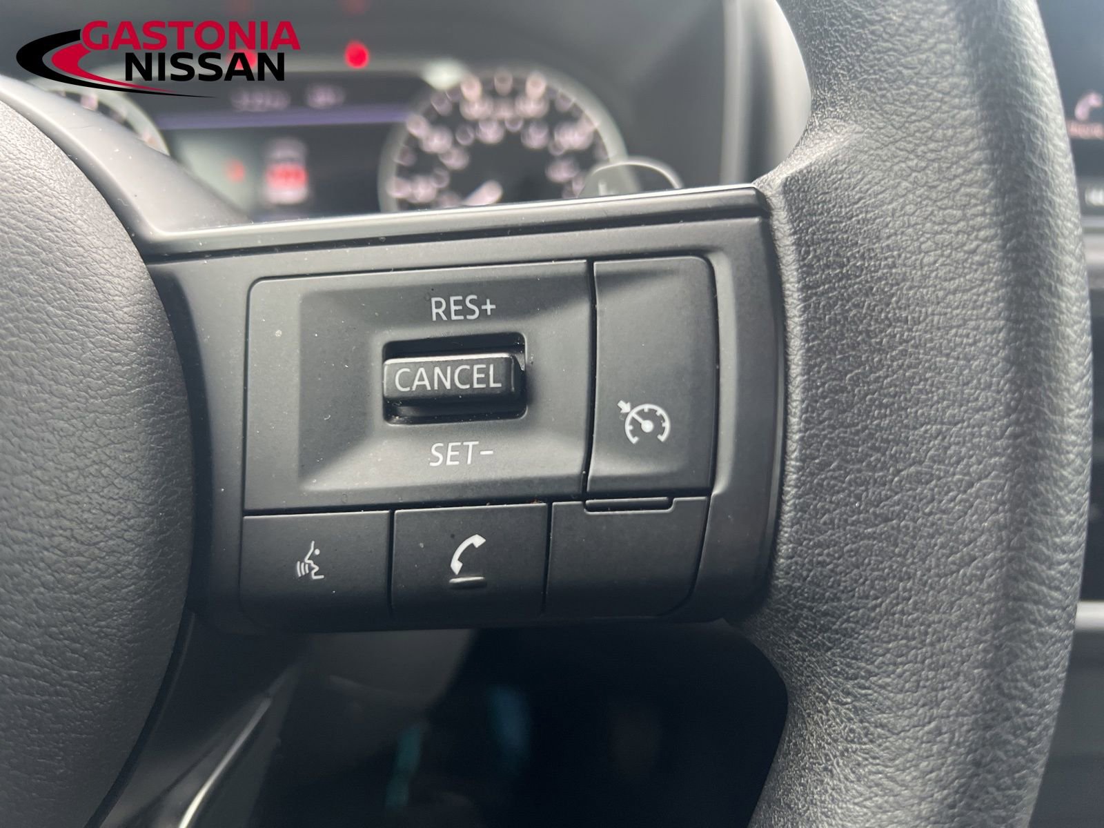 Used 2024 Nissan Rogue S image 47