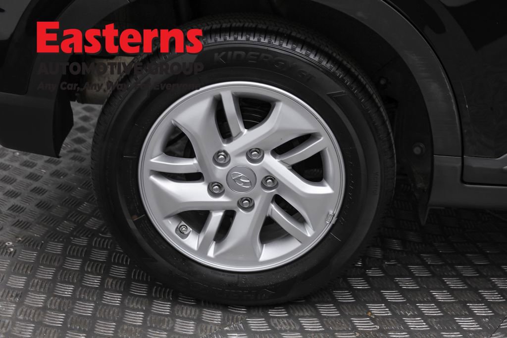 Used 2025 Hyundai Venue SE image 30