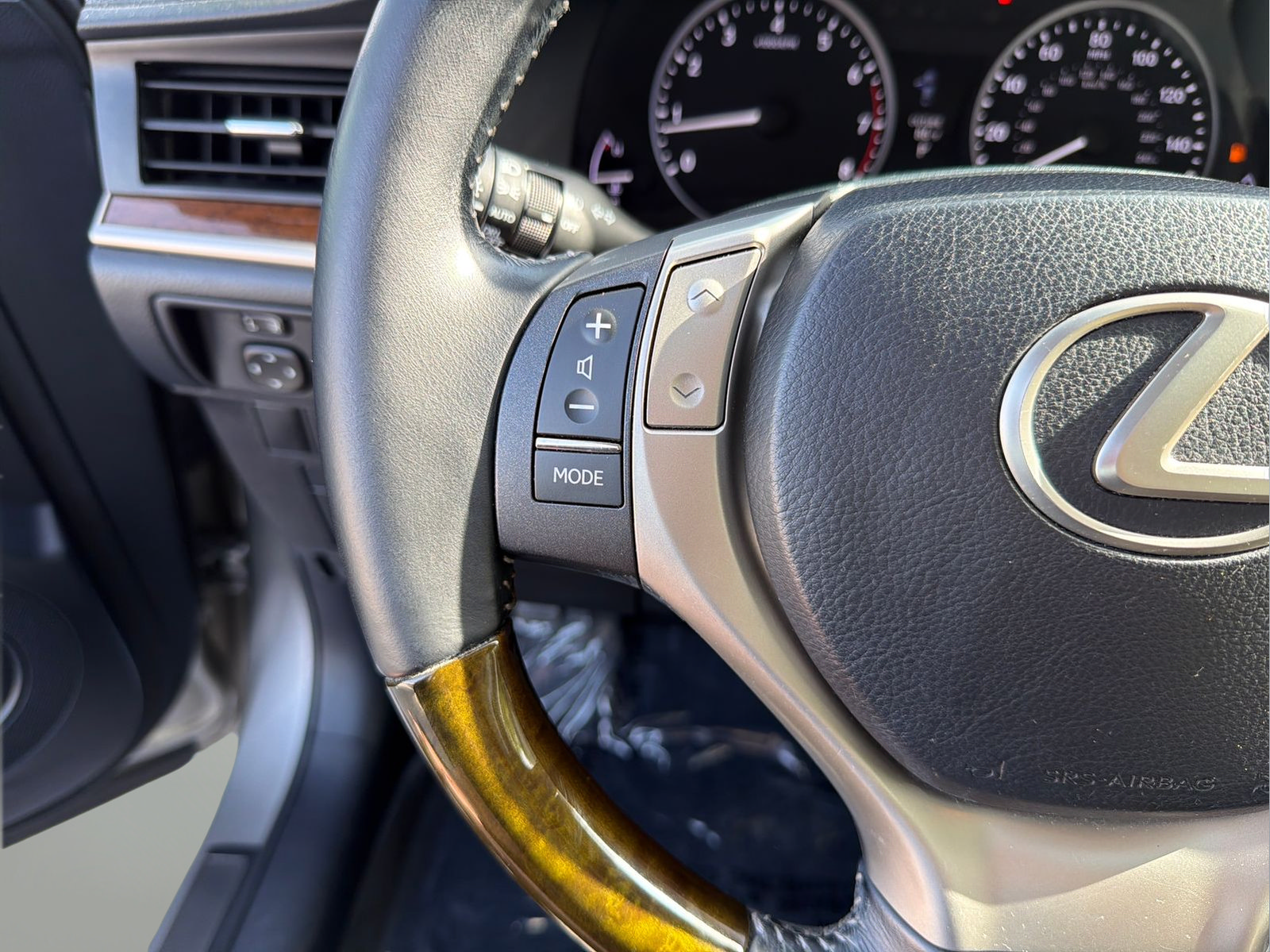 Used 2015 Lexus ES 350 w/ Luxury Package FWD image 13