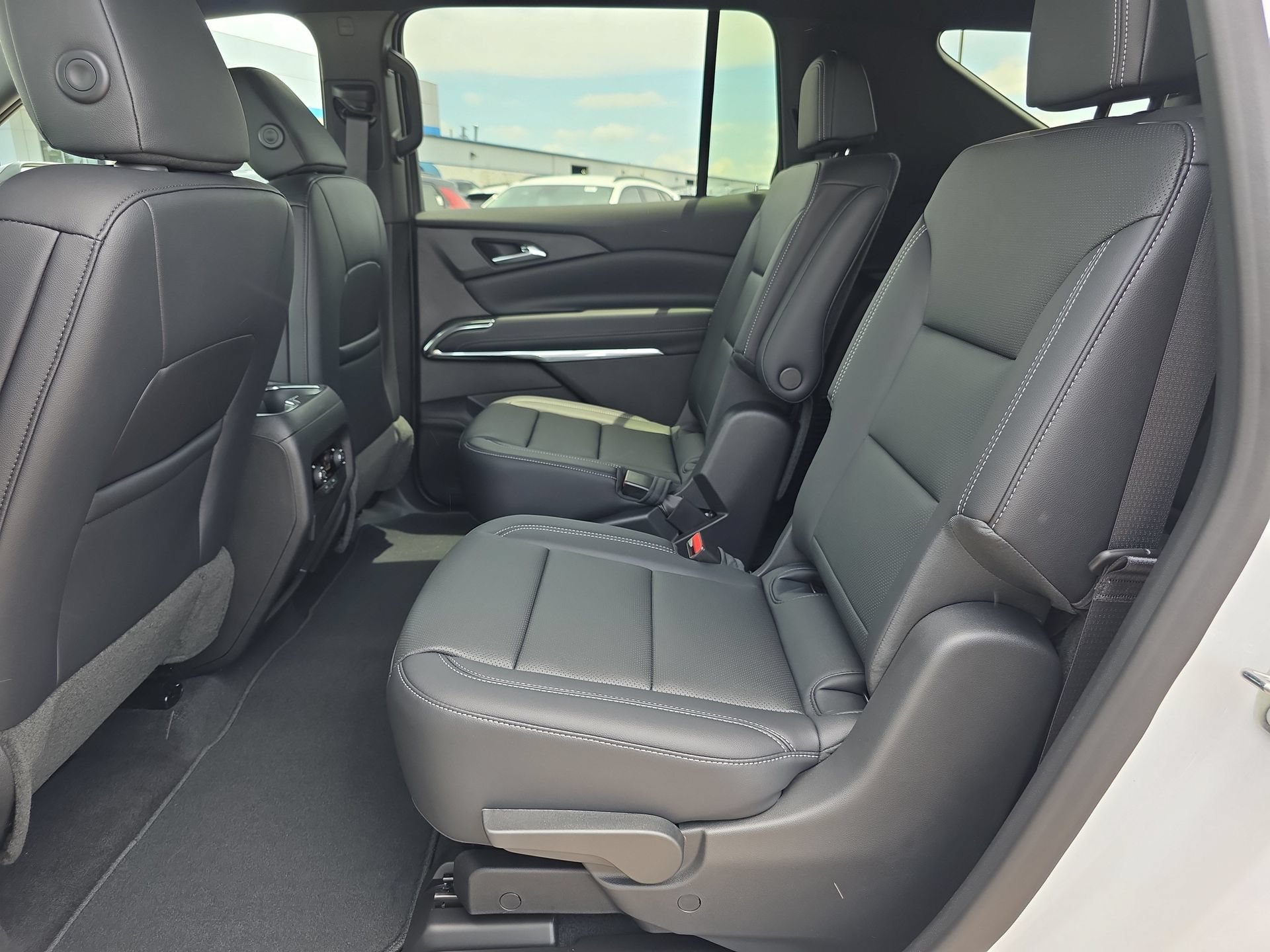 New 2026 Chevrolet Traverse LT w/ Sun and Wheel Package FWD image 11