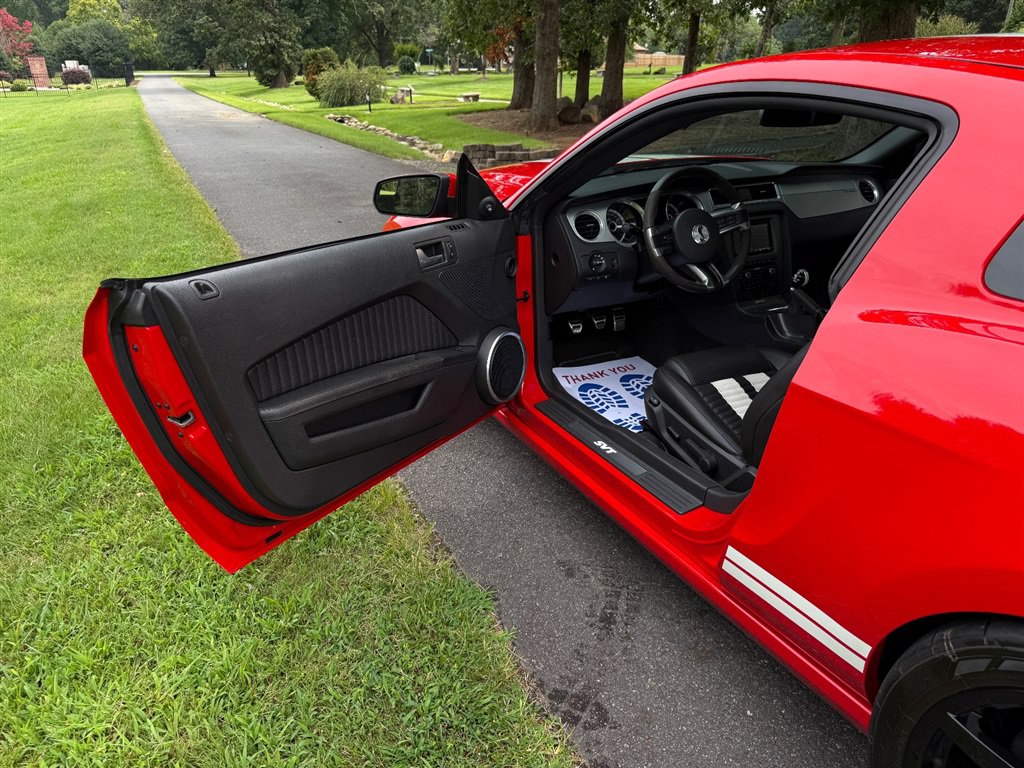 Used 2014 Ford Mustang Shelby GT500 w/ Equipment Group 821A RWD image 40