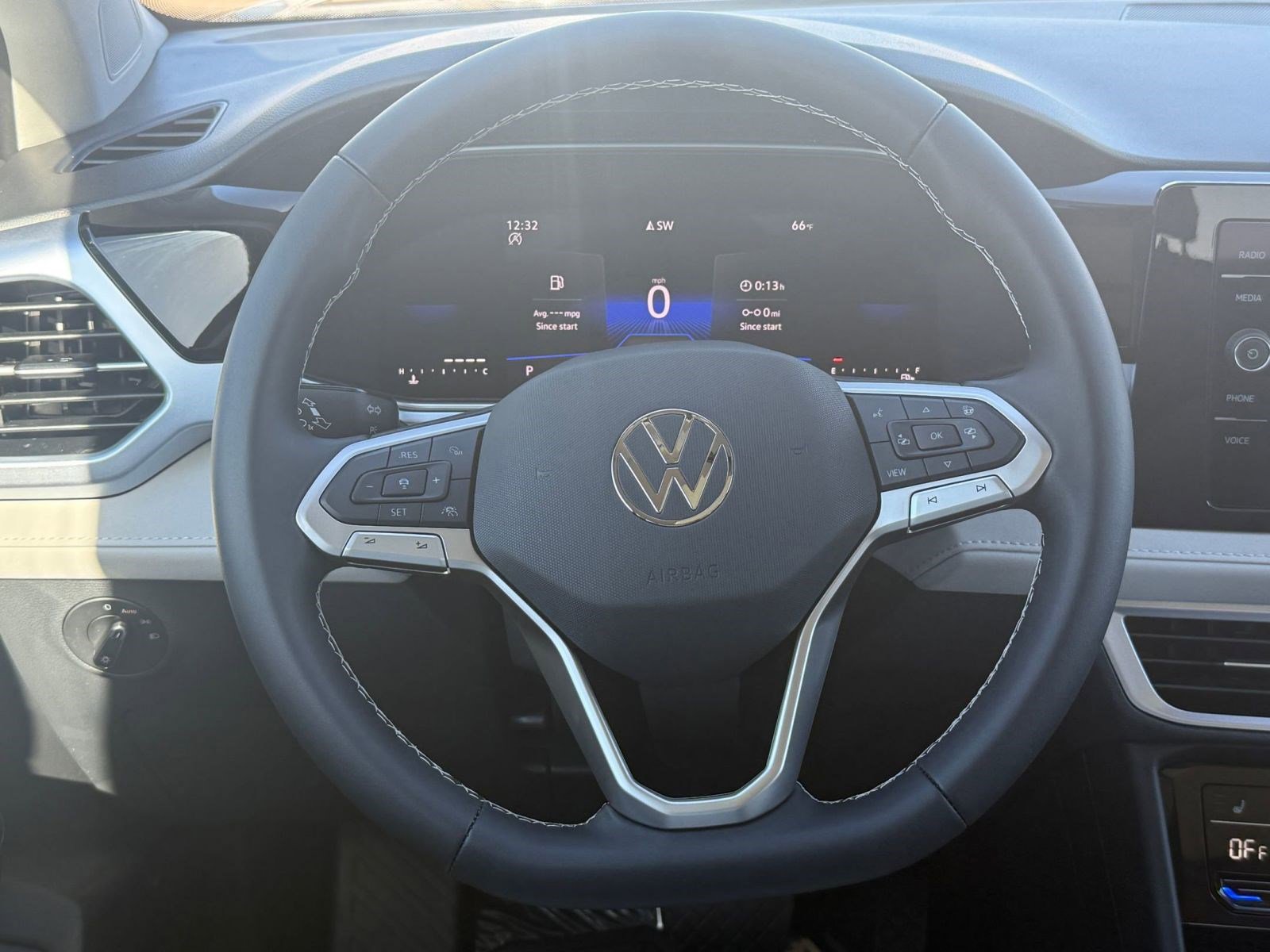 New 2026 Volkswagen Taos SE image 15