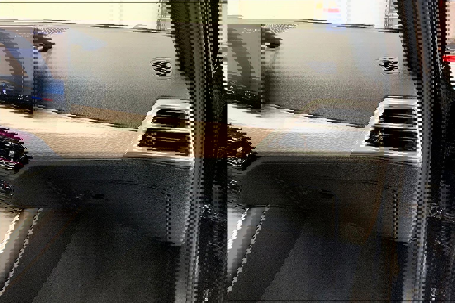 Used 2025 BMW 330i xDrive Sedan w/ Premium Package AWD/4WD image 27